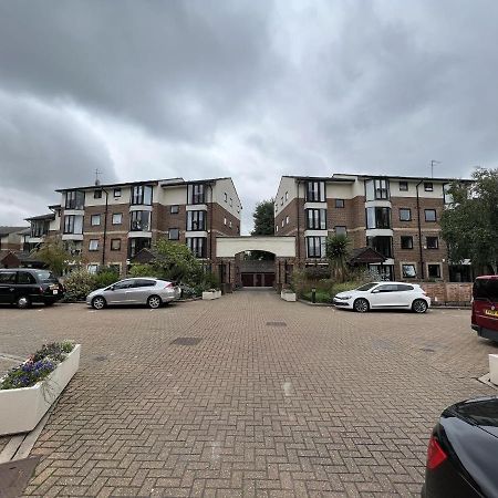 Canary Wharf Haven - Spacious & Homely Entire 1 Bedroom Flat London Exterior photo
