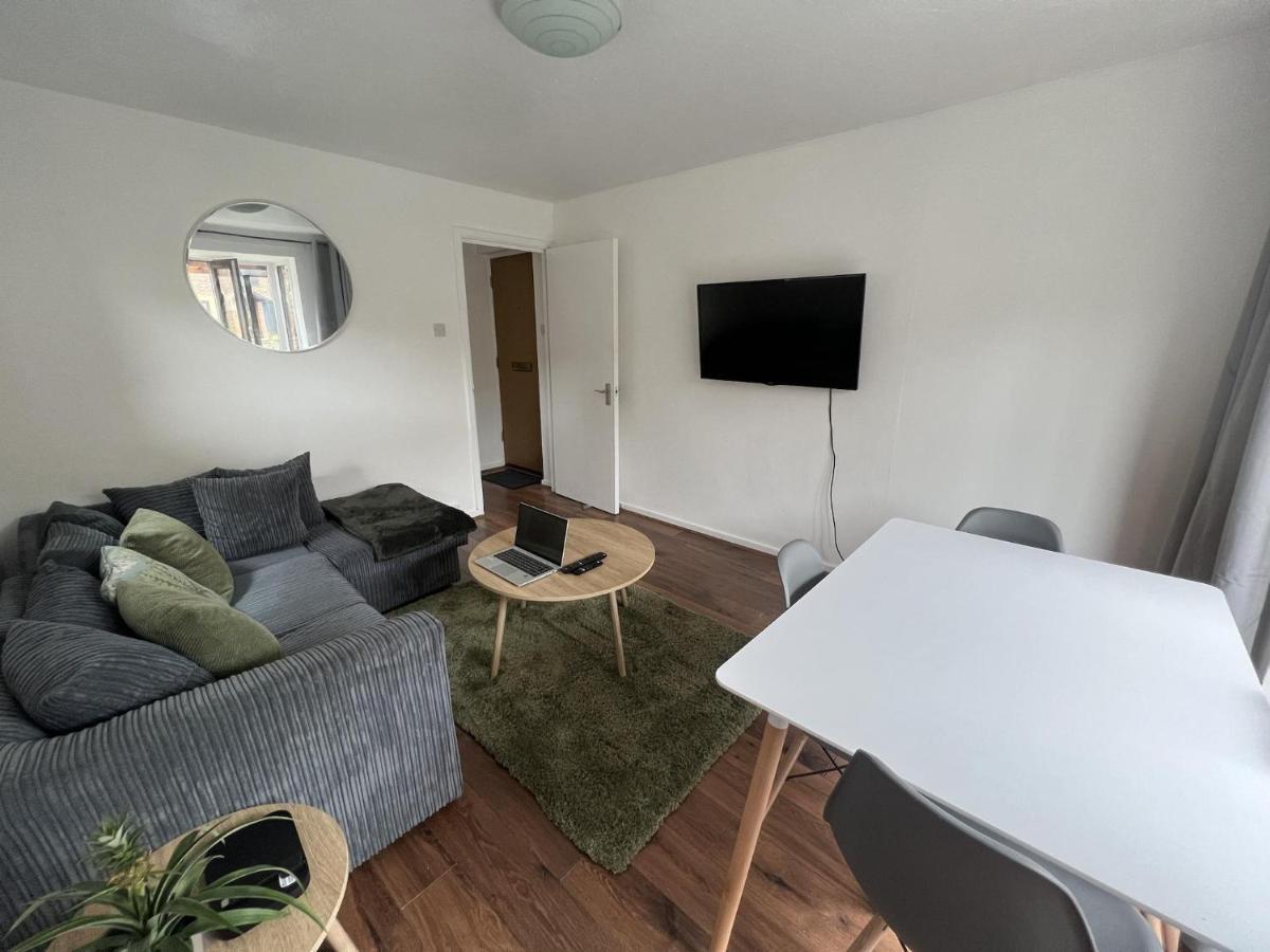 Canary Wharf Haven - Spacious & Homely Entire 1 Bedroom Flat London Exterior photo