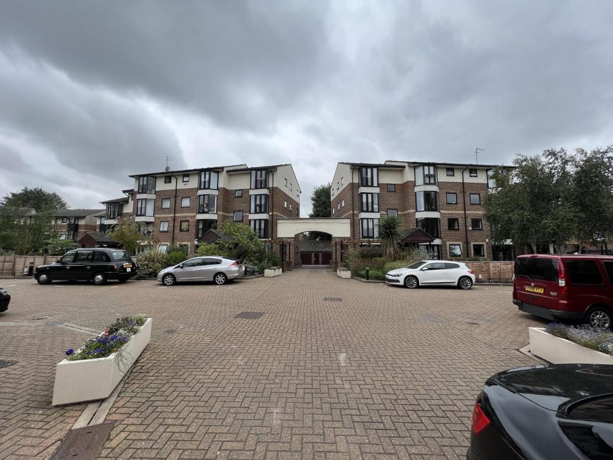Canary Wharf Haven - Spacious & Homely Entire 1 Bedroom Flat London Exterior photo