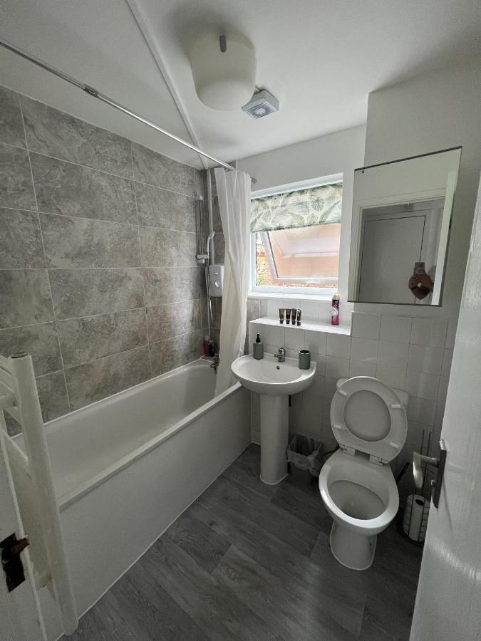 Canary Wharf Haven - Spacious & Homely Entire 1 Bedroom Flat London Exterior photo